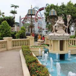 Universal Studios Singapore - «Королевство Шрека» (Far Far Away)