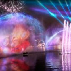 Лазерное шоу Wonder Full на набережной Marina Bay