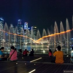 Лазерное шоу Wonder Full на набережной Marina Bay